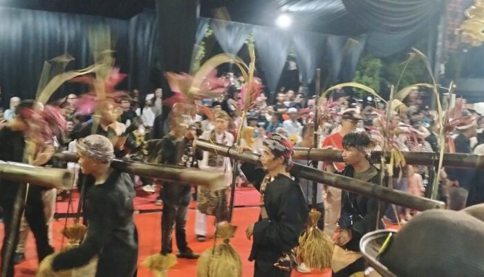 Ribuan Warga Sambut Kirab Budaya Tatar Sunda di Bogor, KDM dan Mahkota Binokasih Curi Perhatian