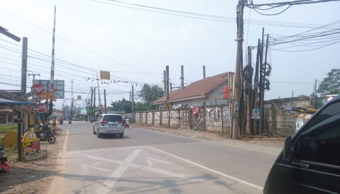 Portal Pembatas Dibangun di Parungpanjang, Kendaraan Tinggi Bersiap Putar Arah