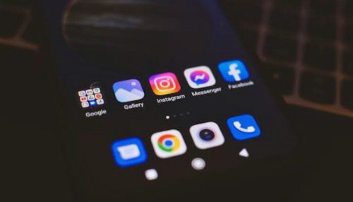 Nomor HP Bakal Jadi Syarat Bikin Akun Medsos, Kemkomdigi Kaji Aturan Baru