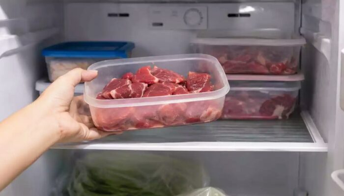 Tips Simpan Daging Kurban di Kulkas agar Awet dan Tidak Cepat Bau