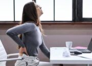 Duduk Terlalu Lama Bikin Badan Pegal? Ini 7 Cara Sederhana untuk Meredakan Nyeri Saat Kerja