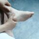 Bukan Cuma Pegal, Kesemutan di Kaki Ternyata Bisa Jadi Tanda Rematik