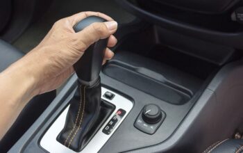 Jangan Asal Pakai Posisi D, Begini Cara Aman Mengemudi Mobil Matic di Tanjakan dan Turunan