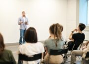 Sering Ngeblank Saat Presentasi? Ini 10 Cara Melatih Public Speaking agar Lebih Percaya Diri