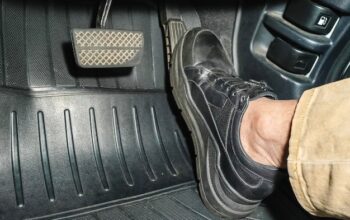 Jangan Sepelekan Cara Injak Pedal Gas, Kebiasaan Ini Bisa Bikin Mobil Cepat Rusak dan Boros BBM