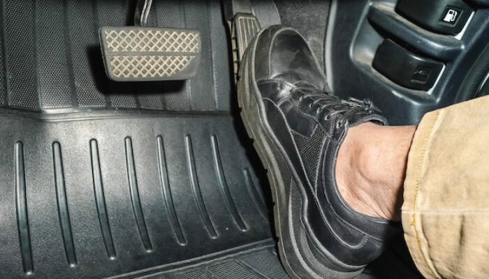 Jangan Sepelekan Cara Injak Pedal Gas, Kebiasaan Ini Bisa Bikin Mobil Cepat Rusak dan Boros BBM