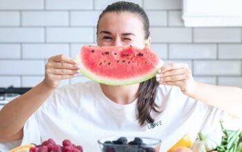 9 Makanan dan Minuman yang Cocok Saat Cuaca Panas, Bikin Tubuh Tetap Segar dan Tak Mudah Dehidrasi