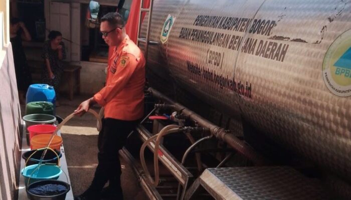 2.189 Warga Desa Nagrak Bogor Krisis Air Bersih, Sumur Mengering BPBD Kirim 15 Ribu Liter Air