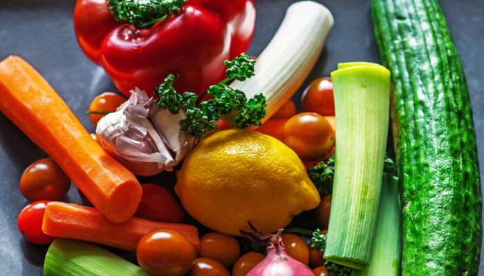 Jangan Langsung Dimasak, 5 Sayuran Ini Justru Lebih Sehat Dimakan Mentah