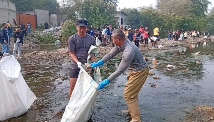 Sungai Ciliwung Surut, Gunungan Sampah Muncul di Bogor, Seribu Orang Turun Bersih Bersih