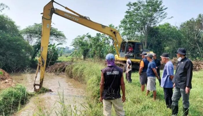 Kali Cibeuteung Dikeruk, Pemkab Bogor Bergerak Cegah Banjir Sebelum Musim Hujan
