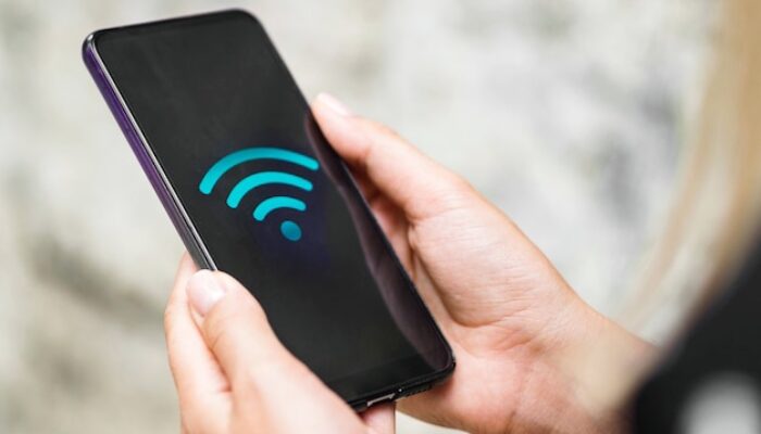 Masih Sering Pakai WiFi Publik? Kenali Risikonya Sebelum Terlambat