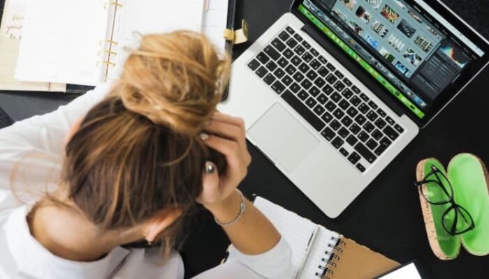 Laptop Windows Tiba-Tiba Lemot dan Sering Hang? Coba 8 Cara Ini Dulu Sebelum ke Tempat Servis
