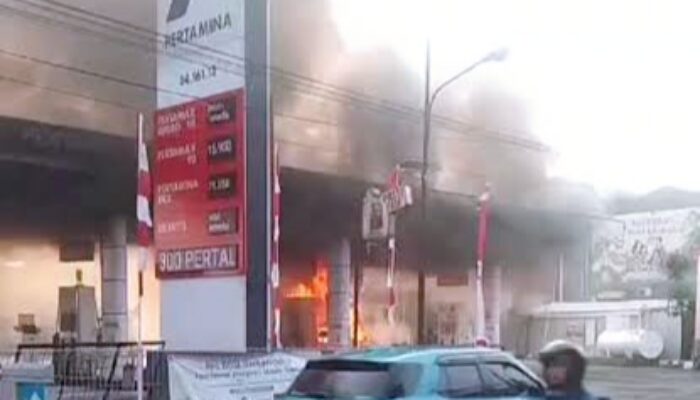 Mobil Espass Tiba-tiba Berpercik Api Saat Isi Pertalite, SPBU Cemplang Bogor Terbakar