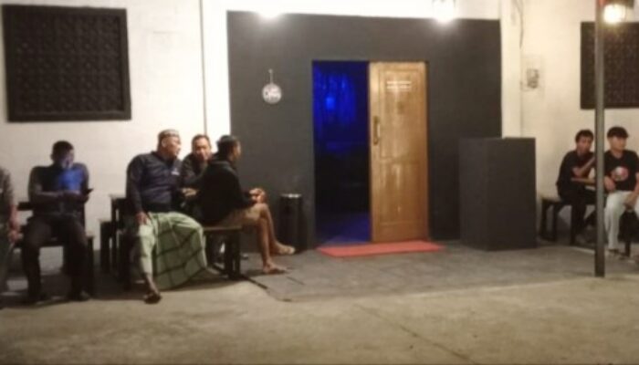 Kafe di Tanah Sareal Bogor Digerebek Warga, Polisi Amankan 71 Botol Miras