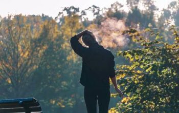 Leher Sering Dibunyikan sampai ‘Krek’? Ini Risiko yang Perlu Diwaspadai, Termasuk Stroke