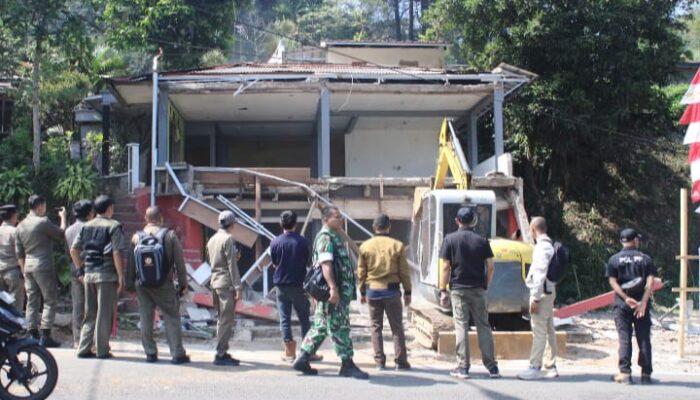 Bangunan 2 Lantai di Puncak Bogor Dibongkar, Berdiri di Lahan PTPN Tanpa Izin