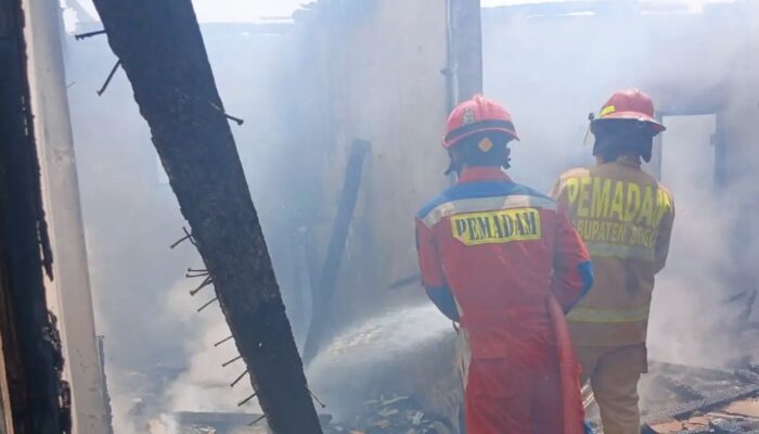 Dokumen Penting Hangus, Kebakaran Landa Kantor SMPS Putra Cahaya Pamijahan