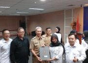 Ijazah 988 Pelajar Prasejahtera Kota Bogor Dilunasi, Dedie Dorong Mereka Lanjut Kuliah