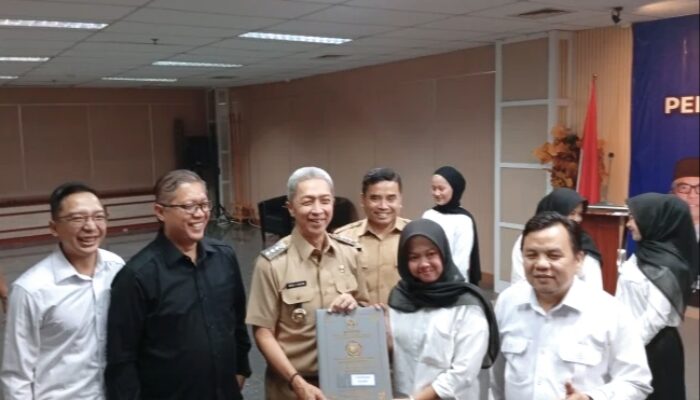 Ijazah 988 Pelajar Prasejahtera Kota Bogor Dilunasi, Dedie Dorong Mereka Lanjut Kuliah