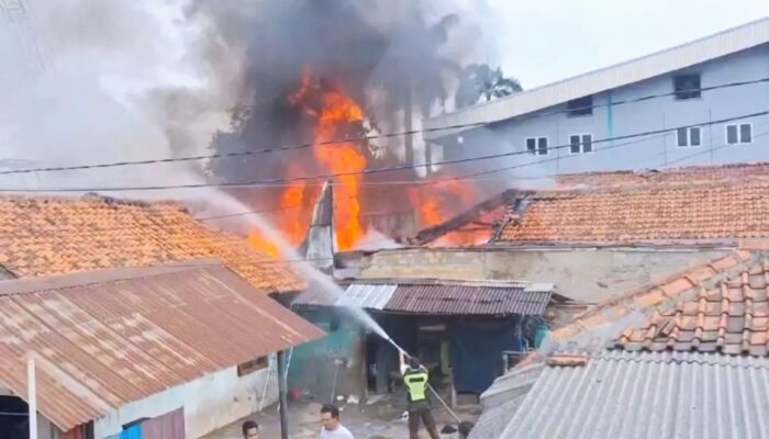 Kebakaran Hebat di Cileungsi Bogor, 6 Rumah dan 3 Motor Hangus Terbakar