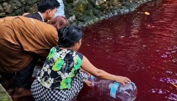 Mata Air di Kabupaten Bogor Mendadak Berubah Merah, Warga Berdatangan Ambil Air