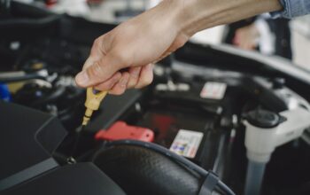 Oli Mobil Sering Berkurang Padahal Tak Ada Bekas Bocor, Jangan Langsung Tambah Oli