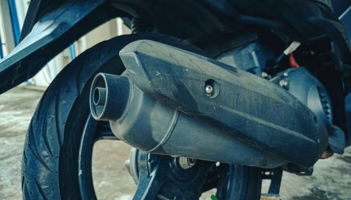 Knalpot Motor Sering Nembak Saat Deselerasi? Ini Penyebab yang Perlu Dicek