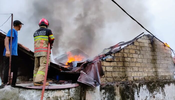 Kebakaran Pagi Hari di Bogor Barat, Dua Rumah Ludes Terbakar dan Dua Orang Alami Luka Bakar