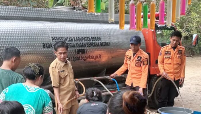 Hujan Sering Turun, 1.229 Warga di Tanjungsari Bogor Masih Kesulitan Air Bersih