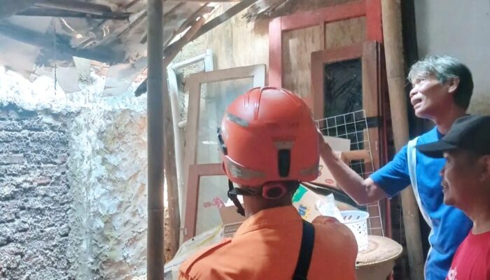 Hujan Deras dan Angin Kencang Rusak Rumah Warga di Kabupaten Bogor, Tembok Dapur Ambruk